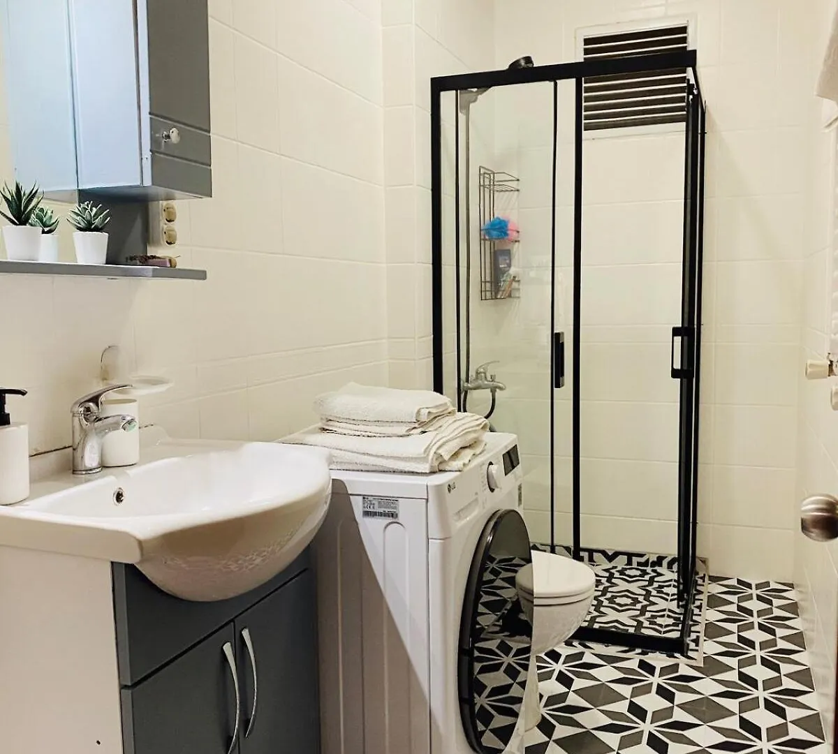 Stylish & Comfort Apartment In Ortakoey Istanboel